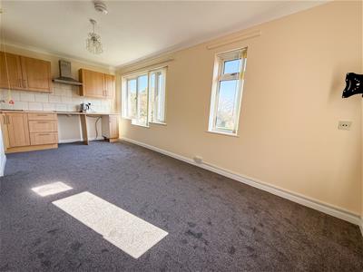 LOUNGE/KITCHENETTE